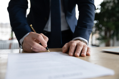 © iStock.com / fizkes