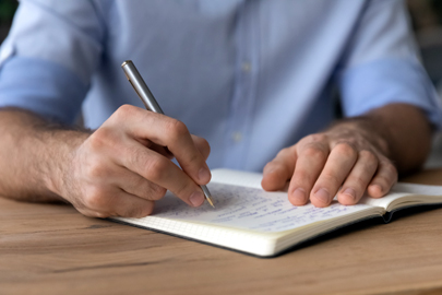 © iStock.com / fizkes